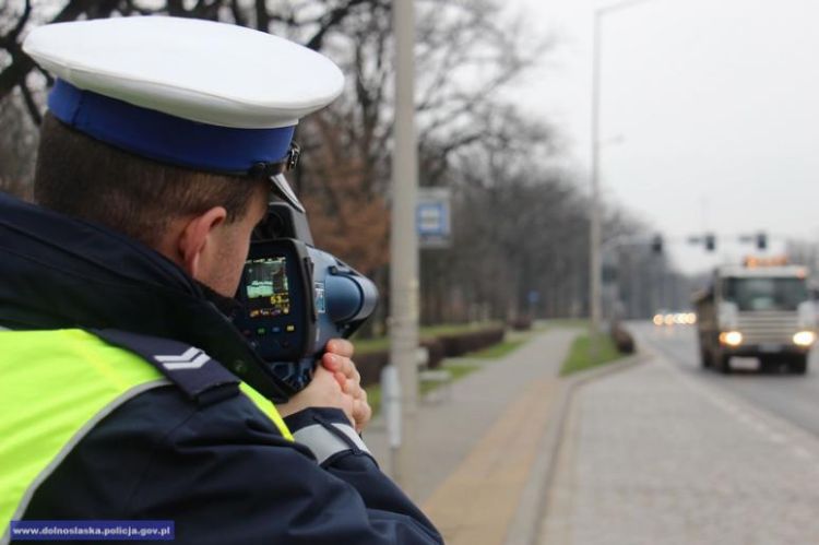 Policyjne kontrole prędkości. Sprawdź, gdzie funkcjonariusze pojawią się w piątek, Wrocławska Policja