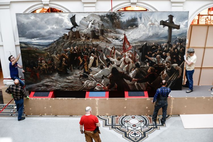 W Muzeum Narodowym trwa montaż wielkoformatowego obrazu „Polonia” Jana Styki [ZDJĘCIA], Magda Pasiewicz