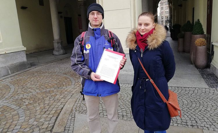 Jest protest przeciwko finansowaniu in vitro z budżetu Wrocławia. „To produkcja i sprzedaż dzieci, a nie zdrowia”, mh