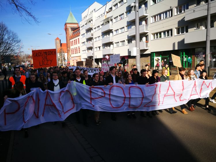 „Marsz Ponad Podziałami” – młodzi manifestowali przeciwko hejtowi i podziałom [ZDJĘCIA], Magda Pasiewicz