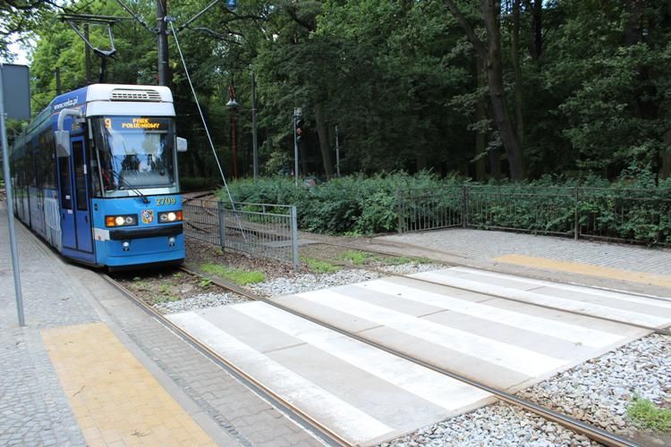 Zepsuty tramwaj blokuje przejazd przez Różyckiego, prochu