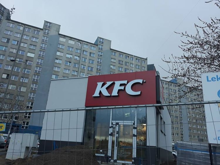 Nowa restauracja KFC we Wrocławiu. Sąsiedzi obawiają się... zapachu [ZDJĘCIA], mih