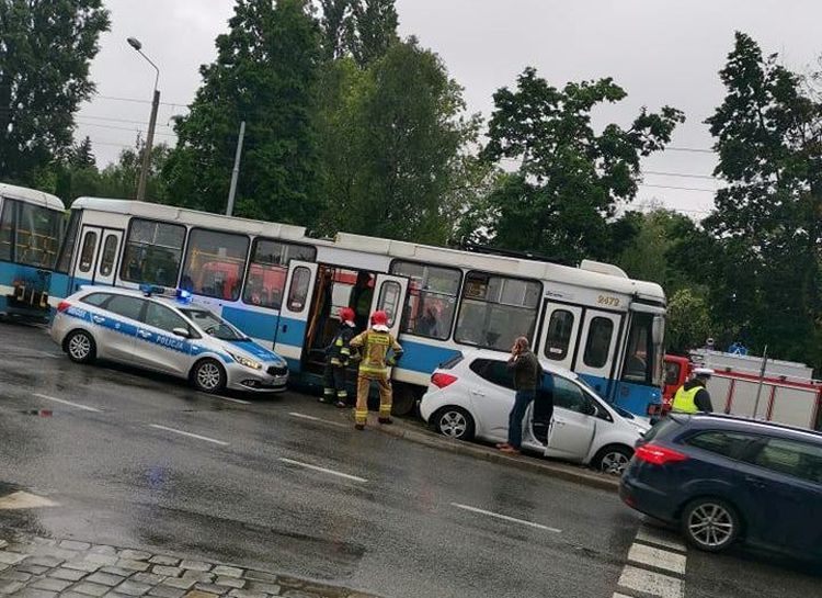 Zderzenie auta z tramwajem na Sienkiewicza. Jedna osoba ranna, Olga Soroka