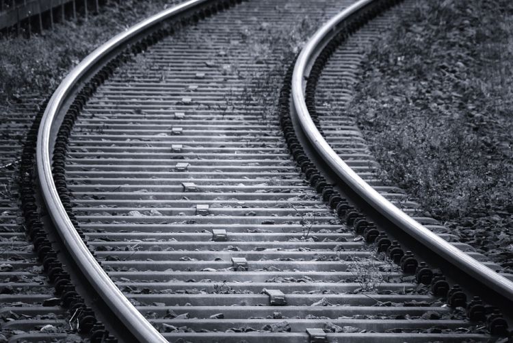 Tragedia na przejeździe kolejowym pod Wrocławiem. Nie żyje 5 osób, pixabay.com