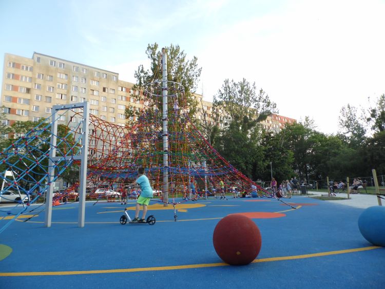 Na Hubach powstał nowy, duży plac zabaw [ZDJĘCIA], SM Wrocław Południe