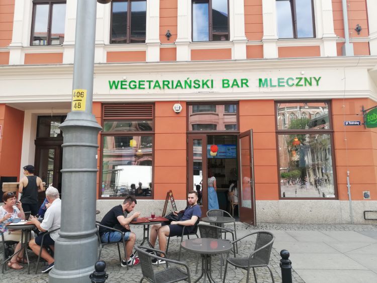 Wrocław, plac Teatralny 1 nowy Wegetariański Bar Mleczny [ZDJĘCIA