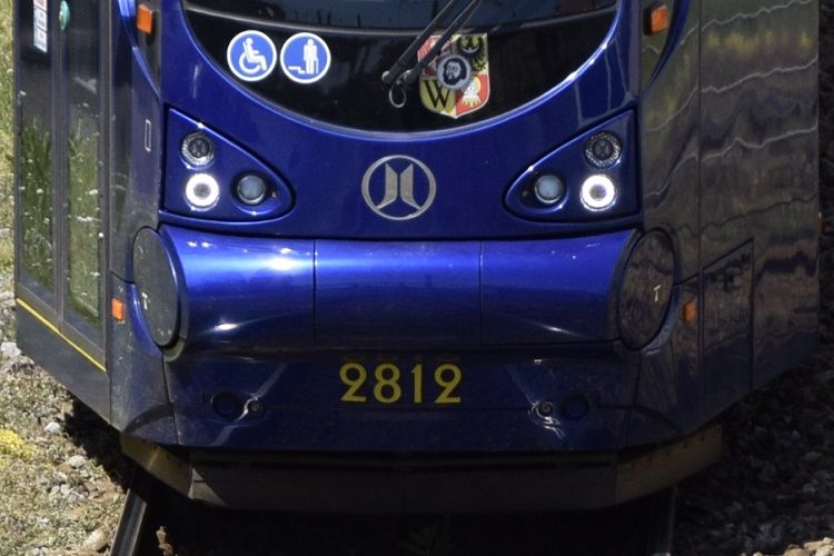 Złamany pantograf w tramwaju na Armii Krajowej, prochu