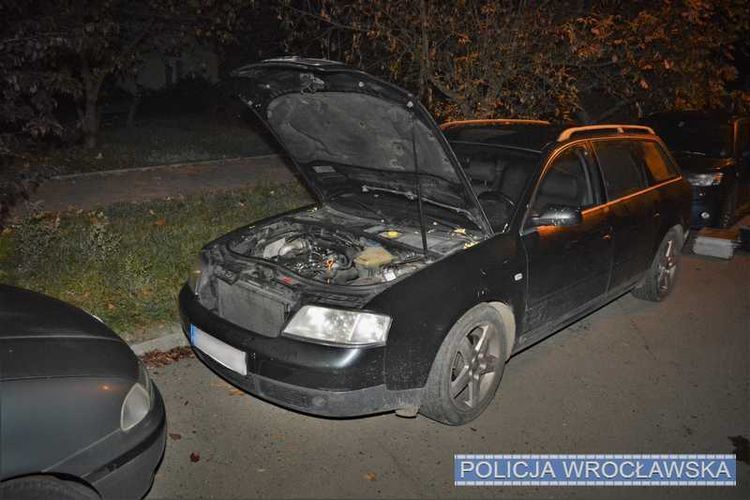 Nocna kontrola. Policjanci odnaleźli skradzione auto [ZDJĘCIA], Materiały Wrocławskiej policji