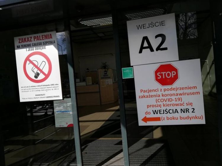 Wrocław: 66-latek wyleczony z koronawirusa wychodzi ze szpitala. To osoba bezdomna, 0