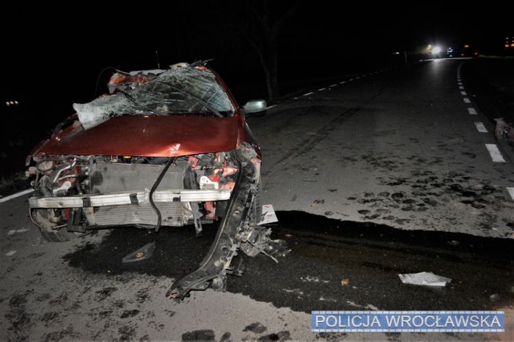 Śmiertelny wypadek. Z samochodu niewiele zostało [ZDJĘCIA], KMP Wrocław