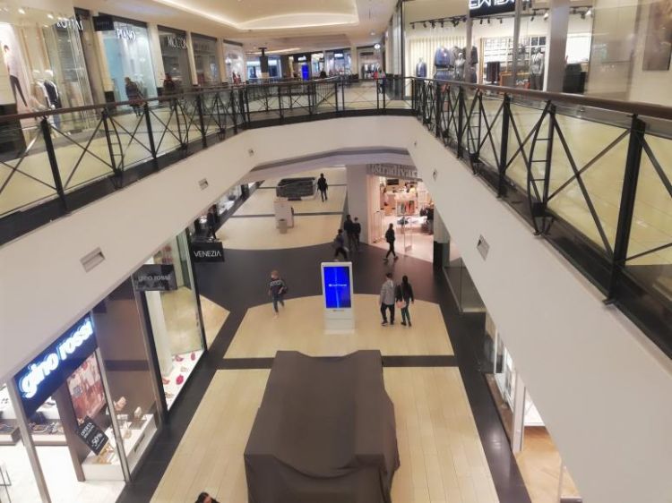 Ewakuacja wrocławskich centrów handlowych. Pirotechnicy szukają bomby, czytelnik