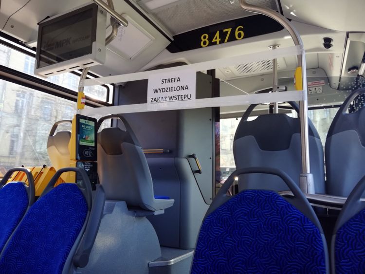Zmiany zasad w MPK! Nowe limity pasażerów w tramwajach i autobusach [LISTA, ZDJĘCIA], Bartosz Senderek