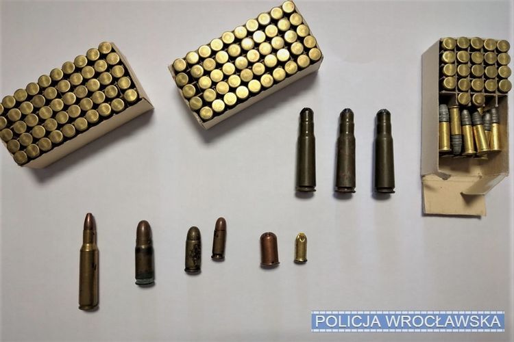 Policja zabezpieczyła narkotyki i 150 sztuk amunicji, Policja wrocławska