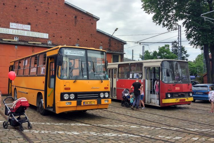 Parada autobusów z okazji 75-lat komunikacji zbiorowej we Wrocławiu, mat. prasowe