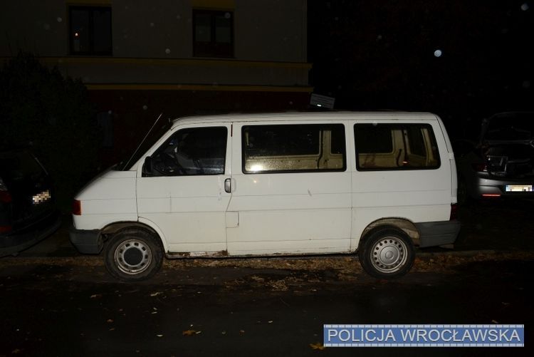 Kradzież na Śródmieściu. 27-latek ukradł 27-letni samochód, Policja wrocławska