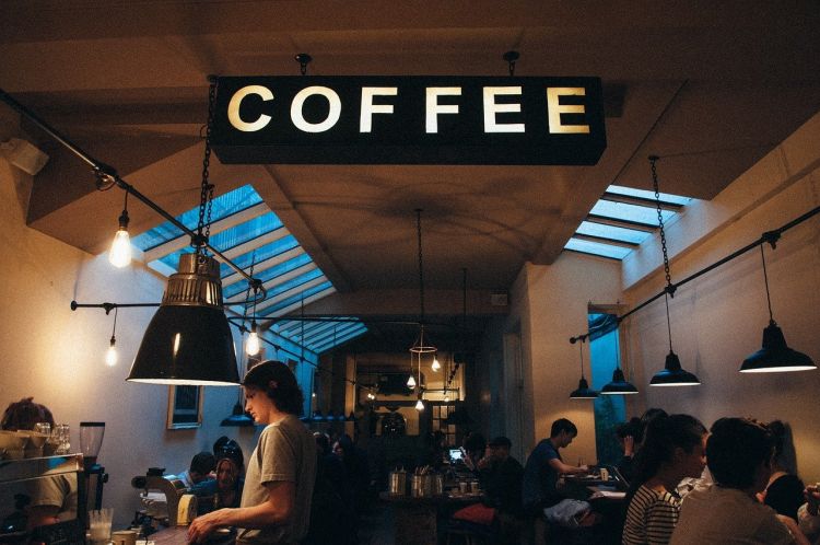 Rzemieślniczy proces palenia kawy – poznaj Etno Cafe, pixabay.com