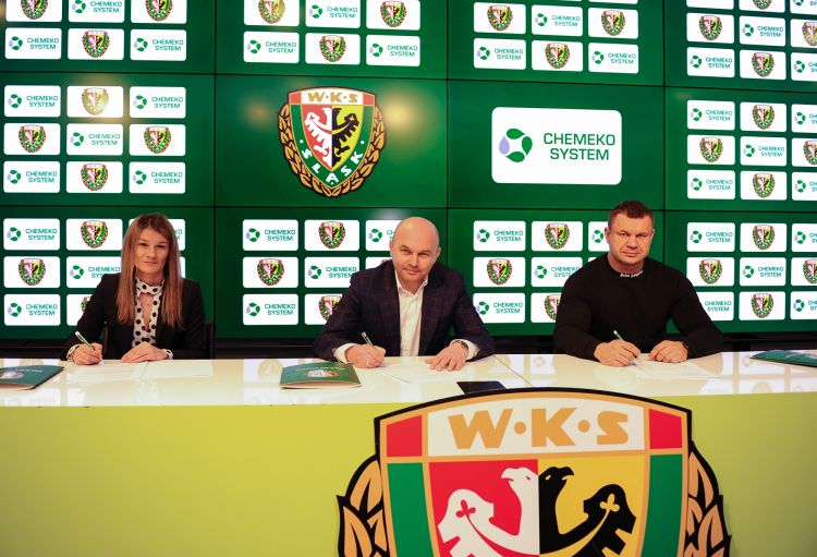 Chemeko-System coraz mocniej angażuje się w WKS. Rezerwy Śląska z nowym sponsorem głównym, Dawid Antecki/ Śląsk Wrocław