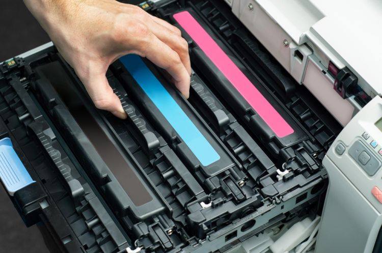 Jak prawidłowo dobrać toner do drukarki laserowej?, Proxima Studio / Shutterstock.com