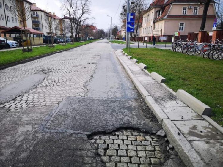 Remont ulicy w kiepskim stanie coraz bliżej. Miasto dostało oferty w przetargu, UM Wrocław