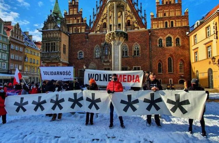 „Polska przeciw PiSowładzy”. Będzie kolejny protest w obronie wolnych mediów i TVN, mw
