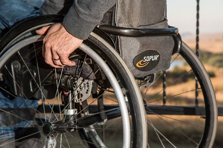 Niepełnosprawność nie przekreśla szansy na zdobycie szczytów. Wycieczki na Ślężę i Wzgórza Strzelińskie, pixabay.com