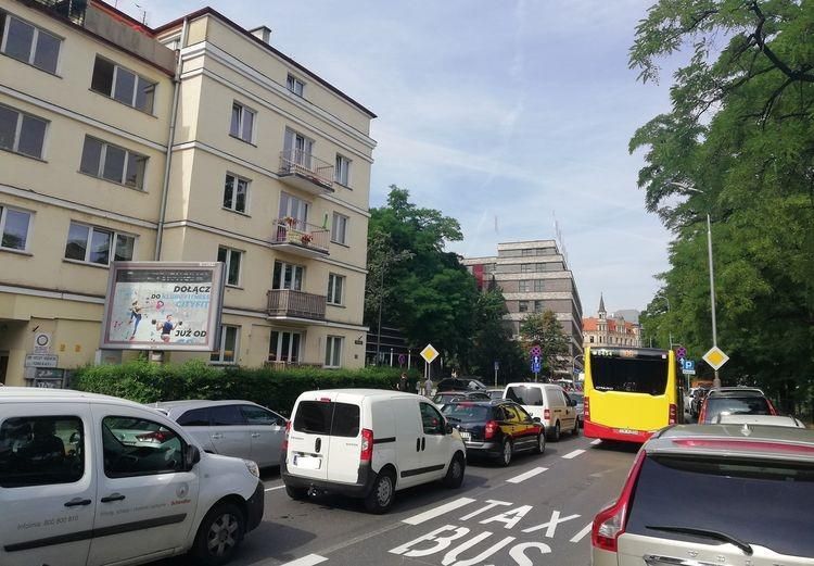 Wrocławscy kierowcy mają dość! Będzie protest przeciwko zwężeniom, buspasom i polityce parkingowej, Michał Hernes