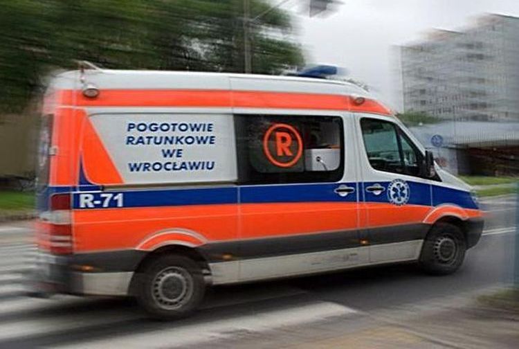 Wrocław: Auto wjechało na chodnik. Jedna osoba ranna, Archiwum