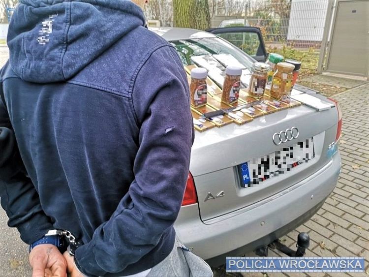 Czekolada, kawa i dopalacze – długa lista „grzechów” kierowcy z Wrocławia, KMP we Wrocławiu