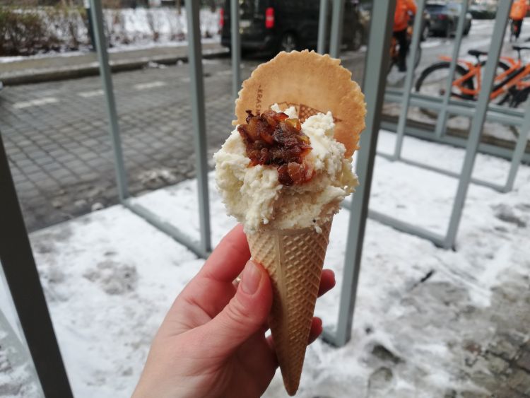 We Wrocławiu zjesz lody o smaku pierogów ruskich. Spróbowaliśmy [ZDJĘCIA], mgo