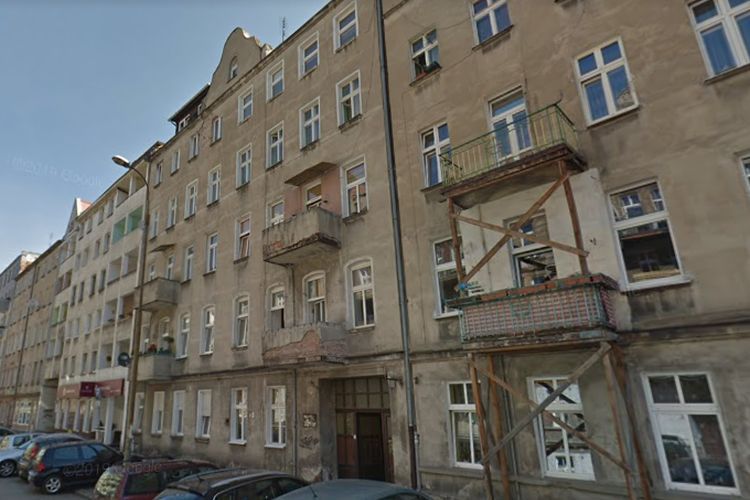Wrocław: kamienica komunalna całą zimę bez ogrzewania. Miasto odpowiada na zarzuty, Google Maps