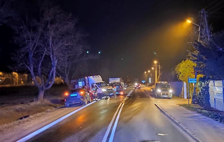 Żerniki Wrocławskie: bus zderzył się z samochodem. Plama oleju na drodze, OSP Święta Katarzyna