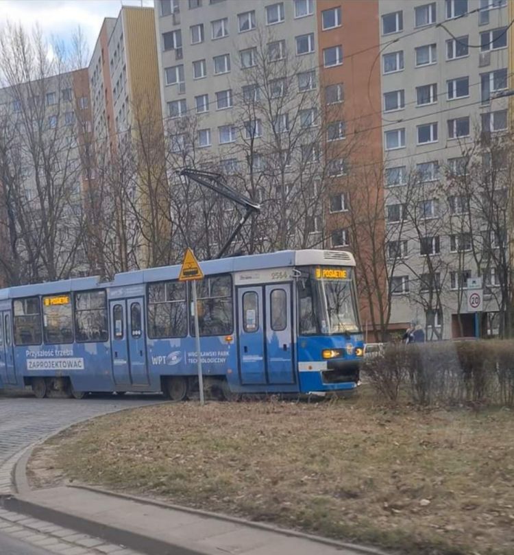 Wrocław: Na Żmigrodzkiej tramwaj zderzył się z samochodem [ZDJĘCIA], Piotr Paul