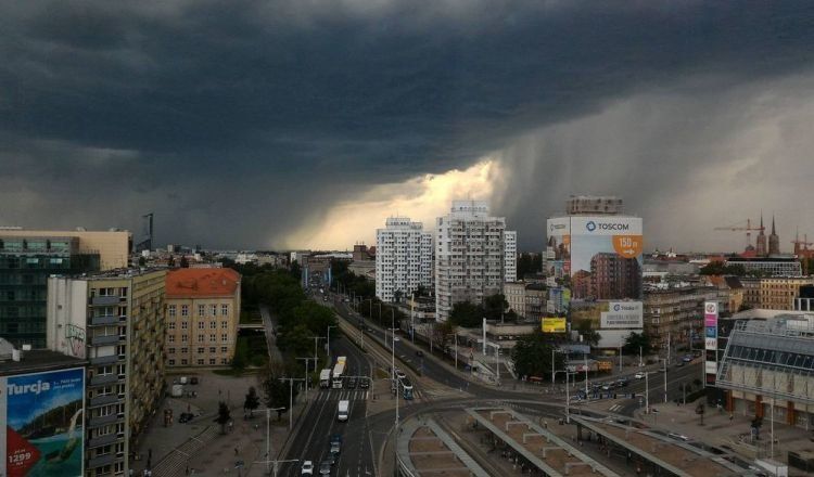 Cyklon Nasim wieje we Wrocławiu. IMGW wydał ostrzeżenie, archiwum/B.Berbeć