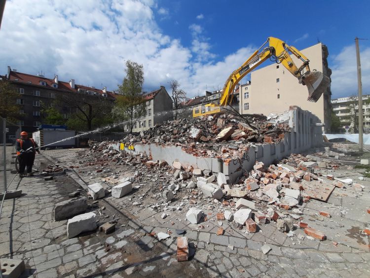 Wrocław: Straż miejska legła w gruzach. Tyle zostało z jej dawnej siedziby, Marcin