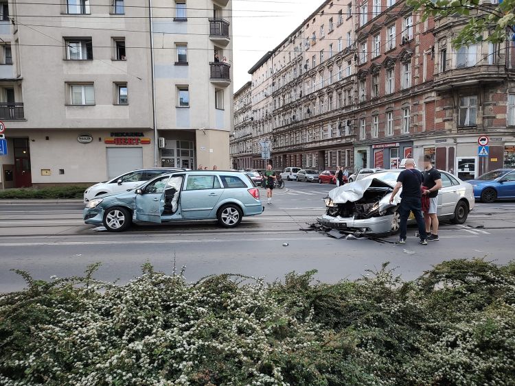 Wrocław: Wypadek na ulicy Traugutta. Jedna osoba w szpitalu, Zdjęcia dzięki Pomoc Drogowa AUTO-HARD&PIEKARSKI PATROL
