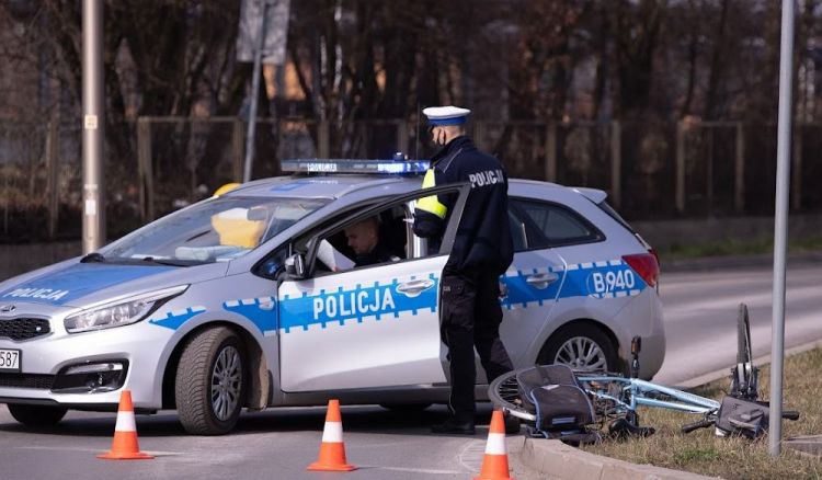 Wrocław: Czołowe zderzenie rowerzystów. Obaj są w szpitalu, 