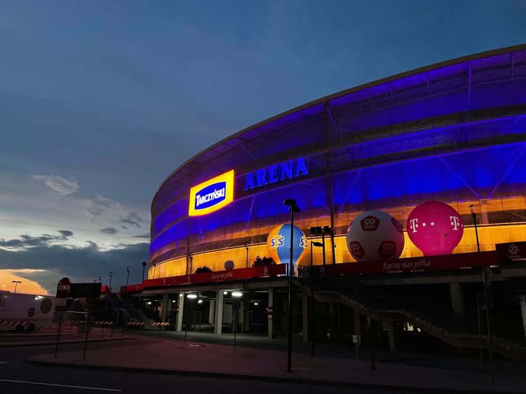 Montaż podświetlenia znaku z nową nazwą Stadionu Wrocław zakończony [ZDJĘCIA], Tarczyński