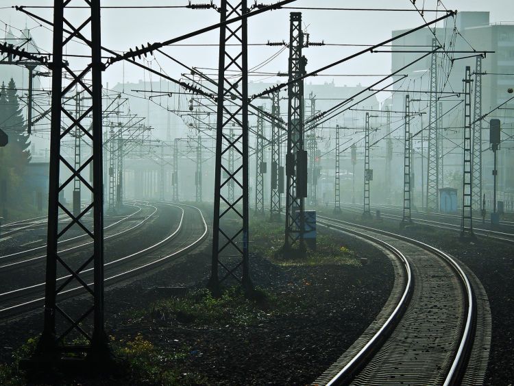 Wrocław: Ogromne opóźnienia pociągów. Burza uszkodziła sieć trakcyjną, pixabay