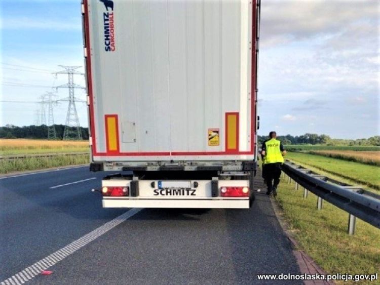 Pijany kierowca tira na autostradzie A4. Zatrzymali go inni kierowcy [ZDJĘCIA, WIDEO], KWP Wrocław