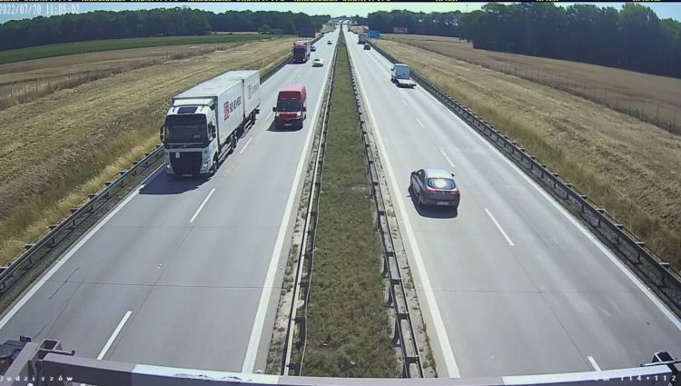 Autostrada A4 zablokowana w stronę Wrocławia. Pali się samochód, traxelektronik