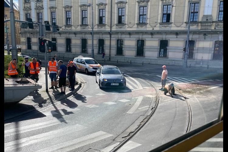 Wrocław: Tramwaje nie jeździły przez most Uniwersytecki, Czytelnik
