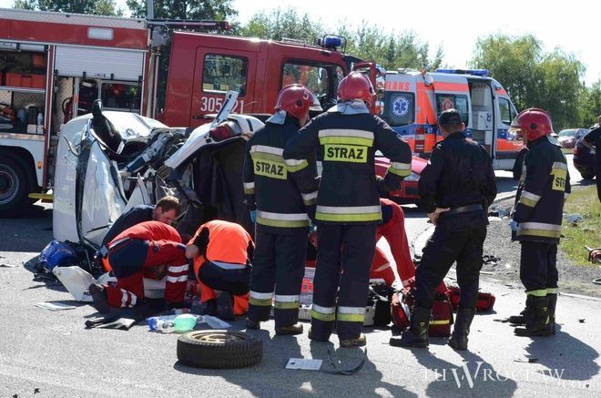 Groźny wypadek na drodze do Wrocławia. Są ranni, zdjęcie ilustracyjne/archiwum