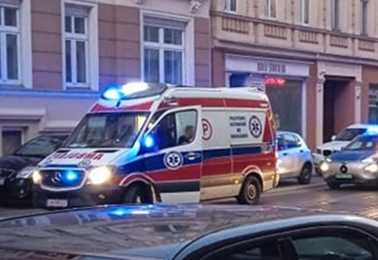Wrocław: młoda kobieta dźgnięta nożem. Sprawcy uciekli, Szymon Baran