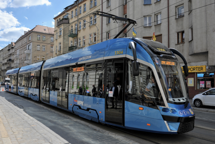 MPK wstrzymało ruch na prawie pół godziny, bo prezes nadawał nazwę tramwajowi, MPK Wrocław
