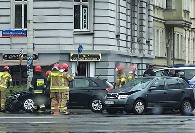 Wrocław: Wypadek koło pl. Grunwaldzkiego. Jedna osoba ranna, Pomoc drogowa AUTO-HARD