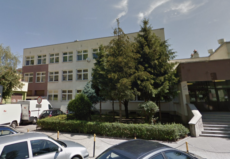 Wrocławska szkoła ostrzega przed kierowcą białego vana, google view