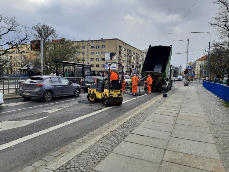 Wrocław: Prace drogowe spowodują utrudnienia dla kierowców [23.09.2022], k