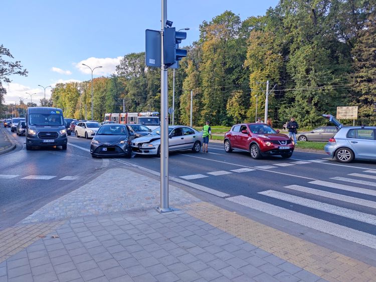 Wrocław: Wypadek na Popowickiej. Holowane auto zerwało się z linki, Mateusz Przywuski