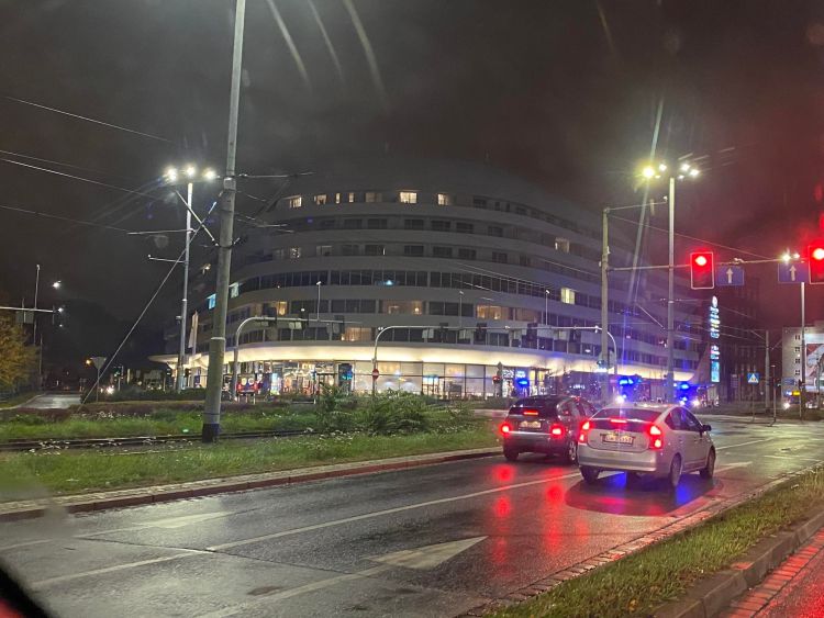 Wrocław: Alarm przeciwpożarowy w budynku OVO przy Podwalu, kt