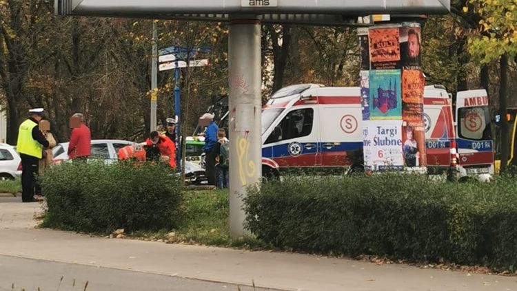 Wypadek na Grabiszyńskiej. Ranna rowerzystka w szpitalu, Pomoc drogowa AUTO-HARD